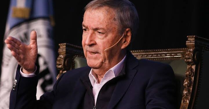 Adorni acorralado: El peronismo va por su destitución y hasta la UCR le soltó la mano