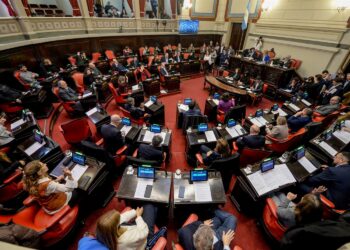 Enojados y a los gritos: el Senado bonaerense fue el ring para una nueva pelea del PJ