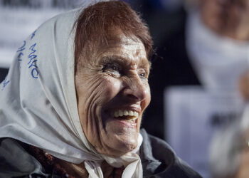 A los 95 años, murió Taty Almeida, presidenta de Madres de Plaza de Mayo