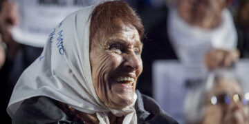 A los 95 años, murió Taty Almeida, presidenta de Madres de Plaza de Mayo