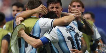 Argentina lo ganó con el corazón y está en cuartos de final del Mundial