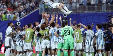 En el Obelisco, todo el arco político y el mundo hablan del triunfo infartante de la Selección