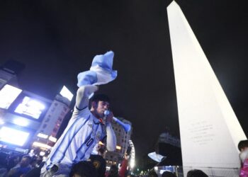 Miles de argentinos tomaron las calles para celebrar el pase de la Selección a semifinales del Mundial