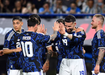 Jugamos con la azul, la camiseta que marcó un hito para Argentina