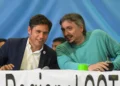 Kicillof evita otra foto con Máximo, pero envía una señal de distensión al acto del PJ en La Rioja