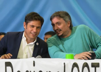 Kicillof evita otra foto con Máximo, pero envía una señal de distensión al acto del PJ en La Rioja