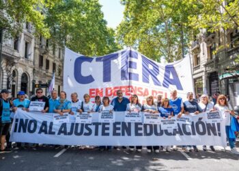 Escala la conflictividad social en agosto: protestas, marchas y un paro docente nacional