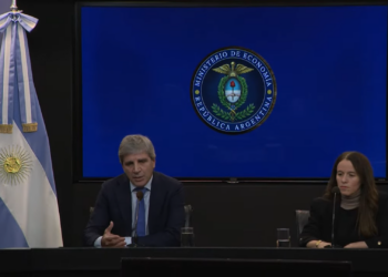 Caputo insiste con los dólares de los ahorristas: «Tenerlos debajo del colchón es un muy mal negocio»