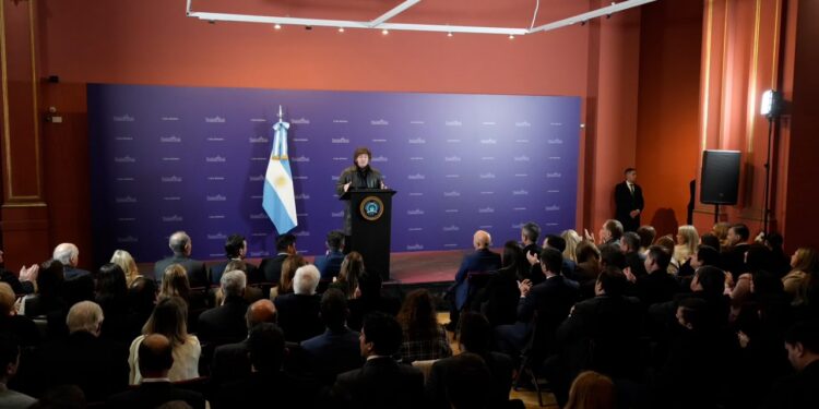 Milei bajó línea a sus legisladores y ordenó el repechaje de tres proyectos prioritarios