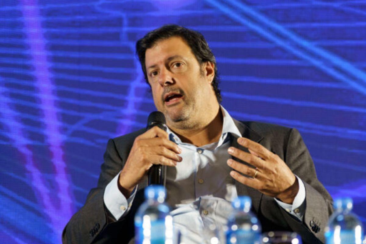 Otra baja en el gobierno: Desplazan a Darío Genua