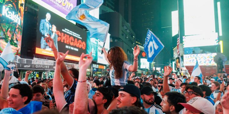 Locura por la final del Mundial 2026: cuántos argentinos viajarán, cuánto cuesta y a cuánto llega la reventa de entradas