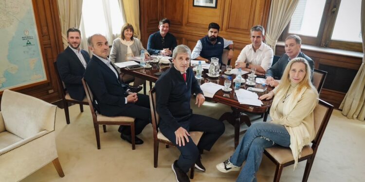 El Gobierno relanzó la Mesa Política sin Ravier y apunta al Congreso