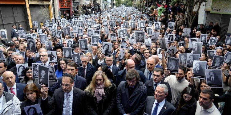 AMIA, a 32 años: duro reclamo a la Justicia y respaldo al Gobierno