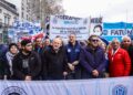 Jubilados volvieron a marchar al Congreso, pero respaldados por CGT, las dos CTA y organizaciones sociales