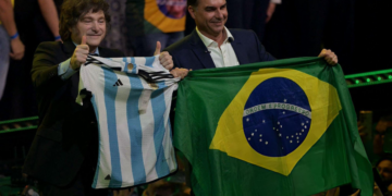 Milei respaldó la candidatura de Flávio Bolsonaro en Brasil: “Vamos a combatir el terrorismo juntos”