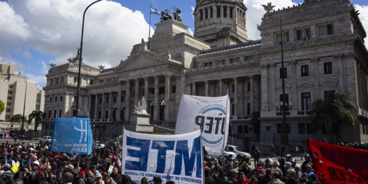 Punto de partida y articulación: La CGT, las CTA y la UTEP marcharán junto a los jubilados