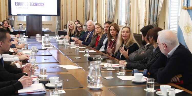 CABA 2027: Karina reunió a la tropa legislativa porteña y apuntó contra Jorge Macri