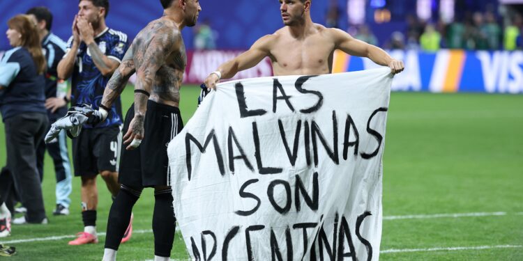 Malvinas, la otra final: la victoria ante Inglaterra golpeó la imagen de Milei en las redes