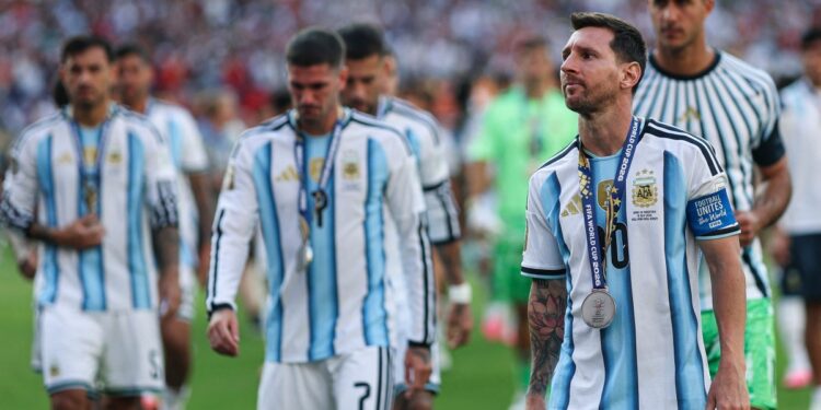 La Selección regresa al país con una delegación reducida y crecen las dudas sobre el recibimiento