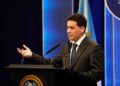 Mientras el gobierno intenta reordenarse, Ravier discutió con los periodistas acreditados