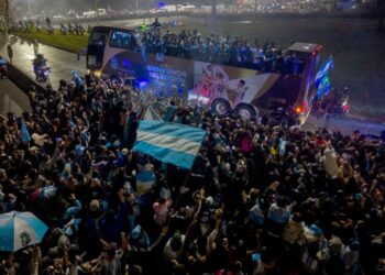 Sin Messi, llegó a la Argentina el plantel finalista del Mundial