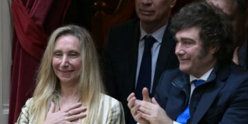 Anular o suspender las PASO: el puente que arma Santilli para intentar la reelección de Milei