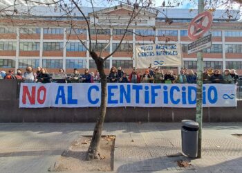 Ciencia y Tecnología ya tienen el presupuesto más bajo desde los ’90 y la «fuga de cerebros» de los 2000