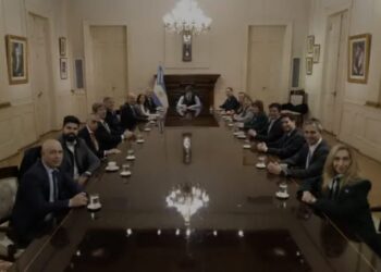 Tras el Tedeum, se hizo la primera reunión de Gabinete con Santilli en su nuevo puesto