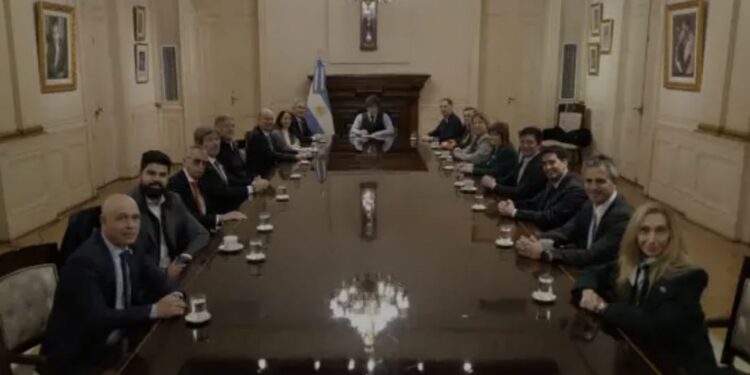 Tras el Tedeum, se hizo la primera reunión de Gabinete con Santilli en su nuevo puesto