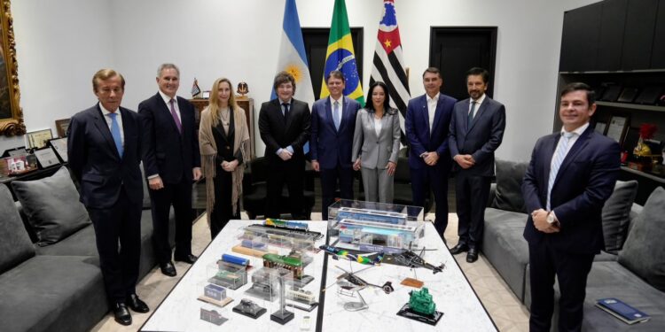 Mile junto a Bolsonaro (Foto: Presidencia)