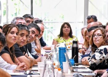 Estatales recibieron la misma oferta salarial que los docentes: aumento del 7%