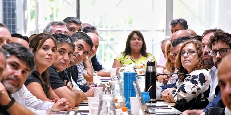Estatales recibieron la misma oferta salarial que los docentes: aumento del 7%