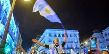 Así viven la final los argentinos residentes en España: «Salís a la calle y hay camisetas de Argentina»