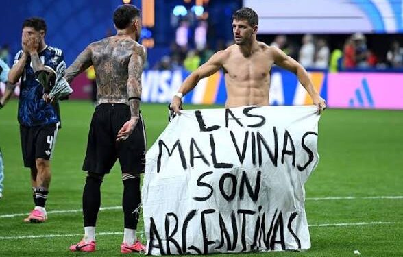 Cómo se gestó el ingreso de la bandera de Malvinas que desautorizó a Monteoliva