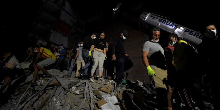 El terremoto en el oeste de Colombia deja al menos 181 muertos y sigue la búsqueda sobrevivientes