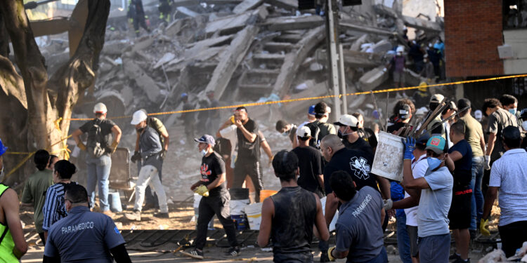 El terremoto en el oeste de Colombia deja al menos 240 muertos y sigue la búsqueda sobrevivientes