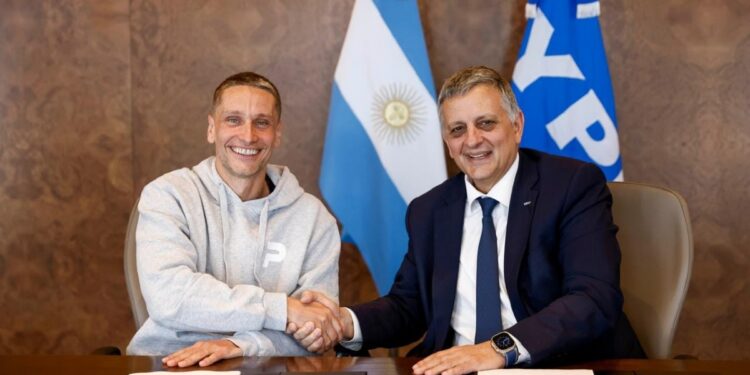 YPF acelera su estrategia comercial con PedidosYa y amplía el alcance de las tiendas Full