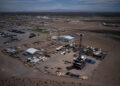 Sturzenegger prevé una gran ola migratoria hacia zonas petroleras, pero Añelo, en Vaca Muerta, ya desborda