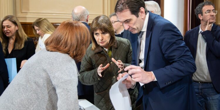 El gobierno lanza un repechaje para revivir la Reforma Electoral y conseguir respaldos