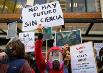 Científicos marchan contra el ajuste de Milei y por las becas del CONICET