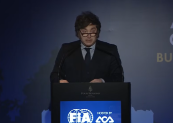 Milei encabezó un congreso internacional de automovilismo: «Queremos ver a Colapinto en Argentina»