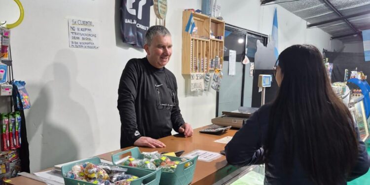 Rogelio fue el último cartero de un pueblo patagónico, lo echaron y tuvo que «sobrevivir»