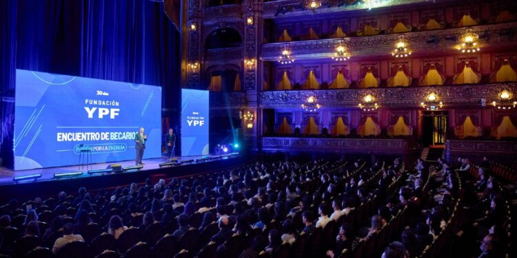 Fundación YPF cumple 30 años con foco en la formación de talento para la industria energética