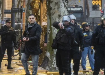 Gauna disparando vestido de civil sin la placa a la vista. Foto: Kaloian Santos Cabrera