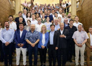 El axelismo insiste y busca destrabar el debate por la reelección indefinida de los intendentes