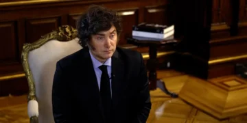 Milei volvió a descartar auxilio para el endeudamiento familiar y desmintió un pacto con CFK