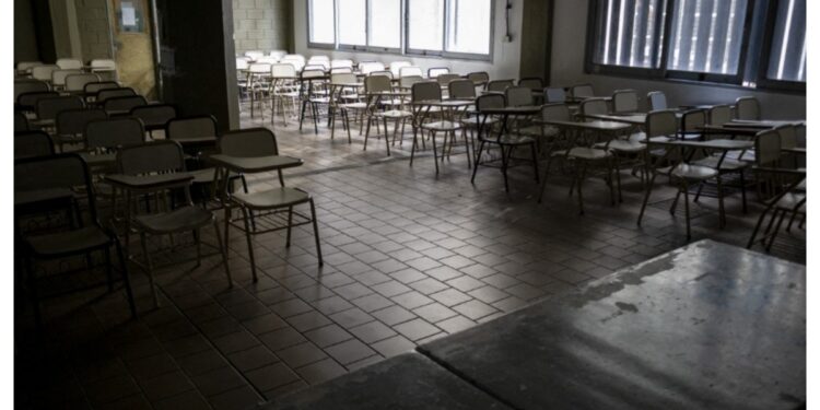 El paro nacional docente tiene alto acatamiento y el Gobierno prepara sanciones