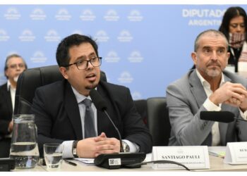 Entre gritos y con la retirada del peronismo, LLA obtuvo dictamen para la reforma del BCRA