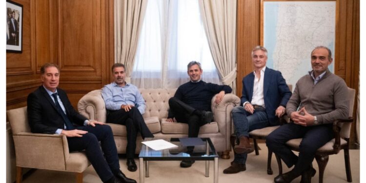 LLA y el PRO aceleran las negociaciones y exploran una alianza electoral para 2027