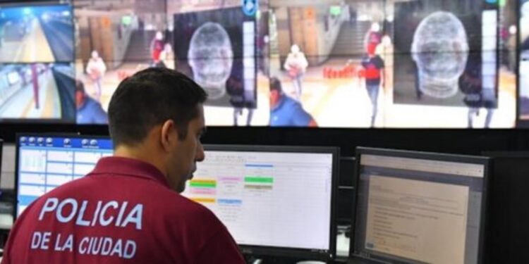 Tecnoautoritarismo: Nación y CABA invierten una millonada en vigilancia ciudadana, mientras restan en remedios y educación